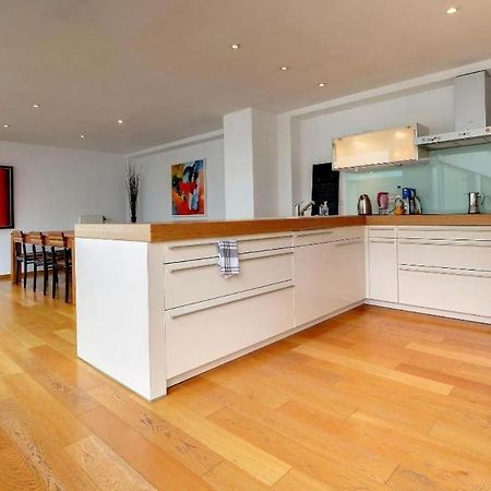 Down Town Spacious Duplex With Private Parking & Game Room Bryssel Exteriör bild