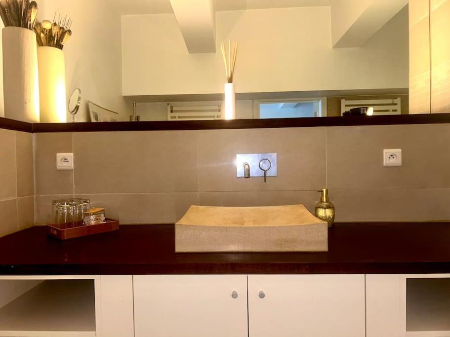 Down Town Spacious Duplex With Private Parking & Game Room Bryssel Exteriör bild