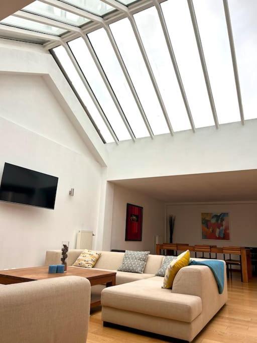 Down Town Spacious Duplex With Private Parking & Game Room Bryssel Exteriör bild