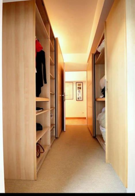 Down Town Spacious Duplex With Private Parking & Game Room Bryssel Exteriör bild