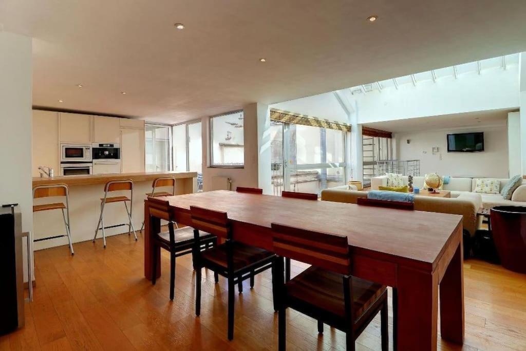 Down Town Spacious Duplex With Private Parking & Game Room Bryssel Exteriör bild