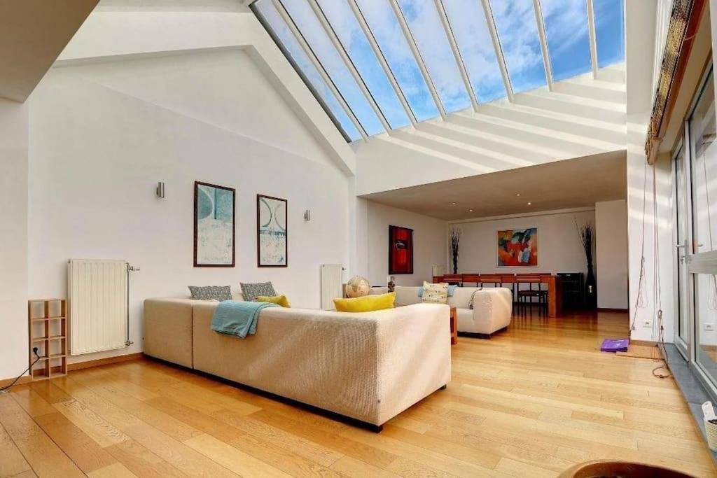 Down Town Spacious Duplex With Private Parking & Game Room Bryssel Exteriör bild